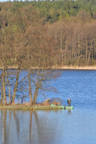 Wędkarz. Jezioro Kośno. Polska - Mazury - Warmia.