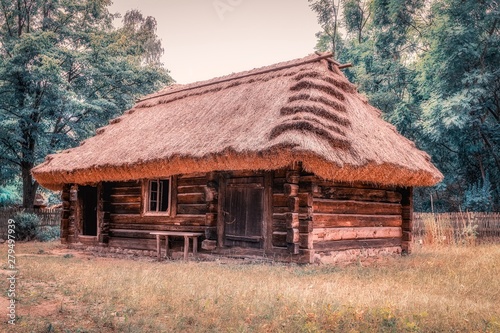 wiejska chata drewniana photo