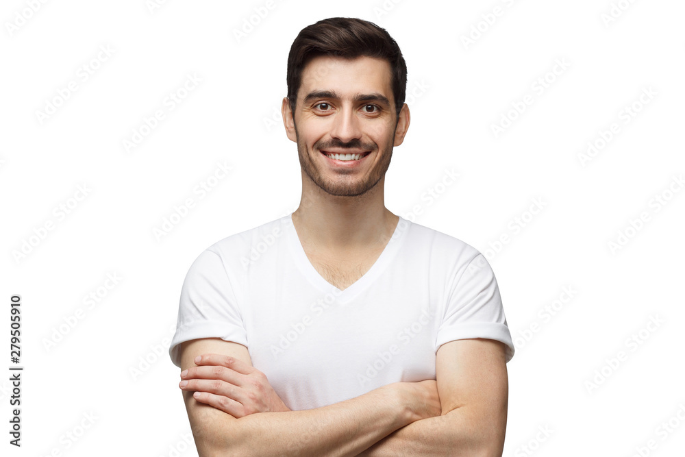 Obraz premium Smiling handsome man in casual t-shirt standing with crossed arms isolated on white background