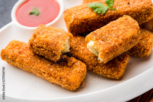 Kurkuri paneer fingers or pakora/pakoda snacks also known as Crispy Cottage Cheese Bars, served with tomato ketchup as a starter. selective focus
