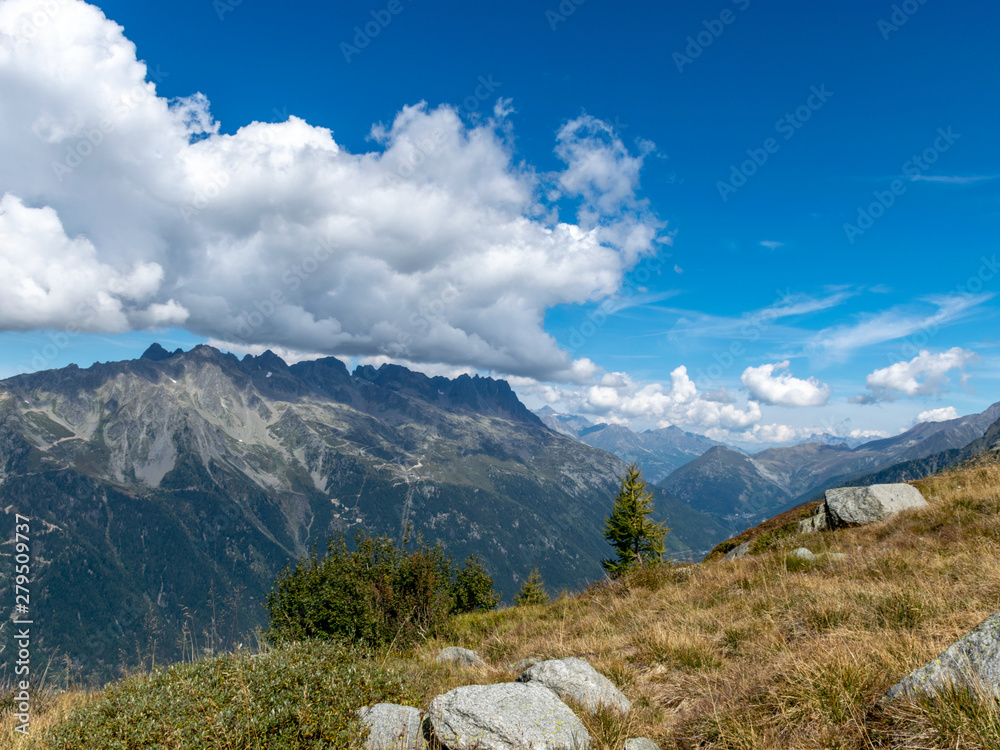 Obraz premium mountain landscape with pointed rock peaks in the distance