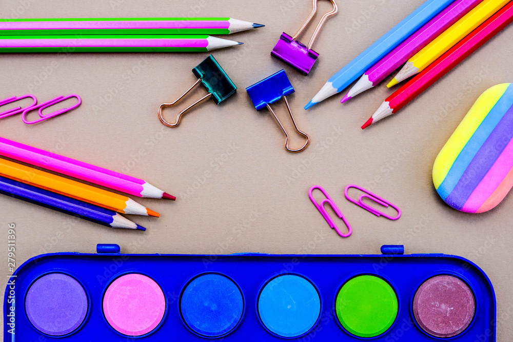 Naklejka premium Back To School Pencils and Paint Box