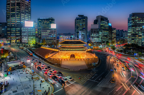 Obraz na płótnie traffic in seoul at night south korea w salonie