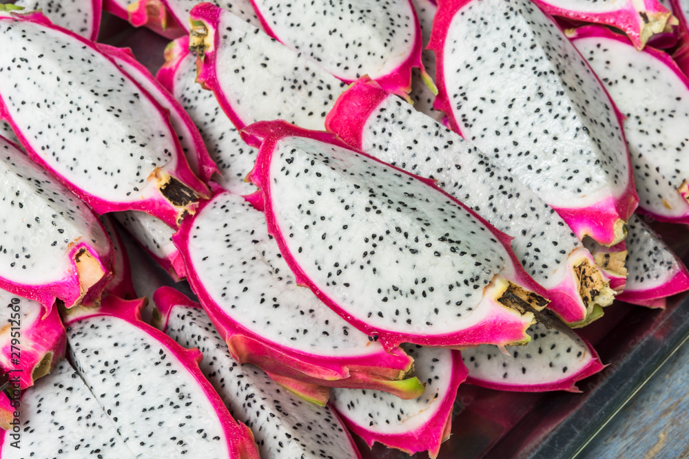 Dragon fruit is rich in many vitamins and minerals that are beneficial to the body. Dragon fruit is rich in many vitamins and minerals that are beneficial to the body.