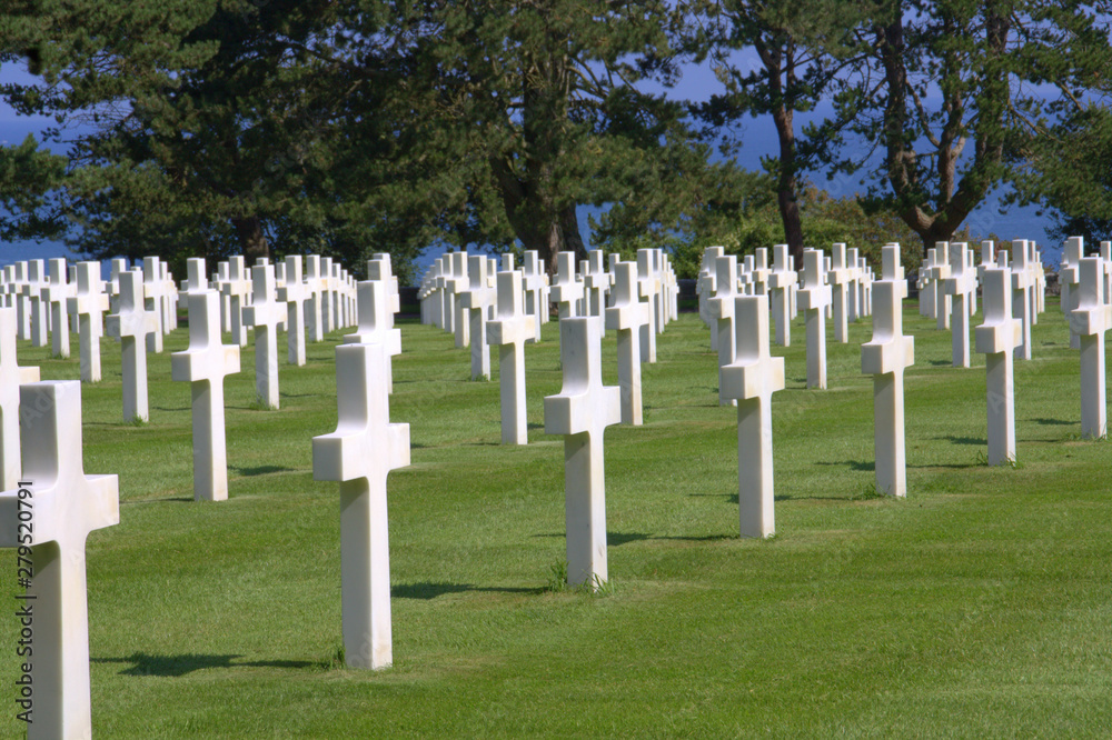 croix blanches au cimetière américain ,au plage du débarquement 