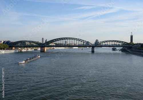 Eisenbahnbrücke über den Rhein in Köln