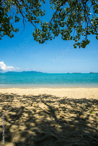 Fototapeta Naklejka Na Ścianę i Meble -  A beautiful day at the Bophut beach in Samui Island in south of Thailand , this amazing little village are full of little restaurants and white sand beaches with a crystal clear water. 