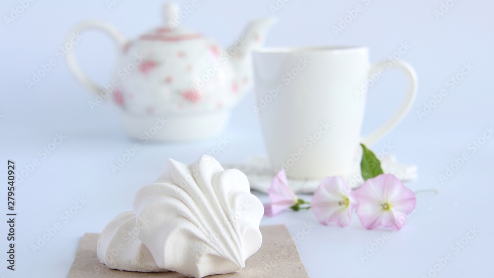 Fototapeta premium cup of tea and marshmallow 