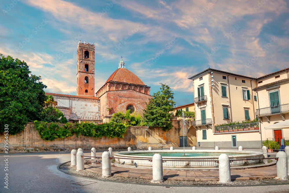 View of San Martino Square and San Giovanni church.  Lucca, Tuscany, Italy