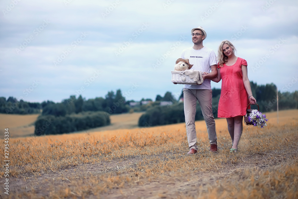 Fototapeta premium Autumn young pregnant girl on a date