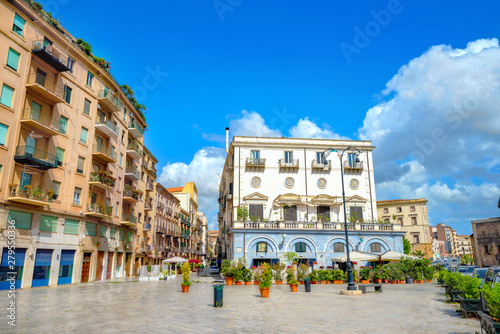 Fototapeta Naklejka Na Ścianę i Meble -  Piazza Marina and street with residential buildings in Palermo. Sicily, Italy