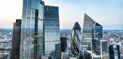 Acrylglasbilder Skyline London Skyline im Sonnenuntergang  © offcaania