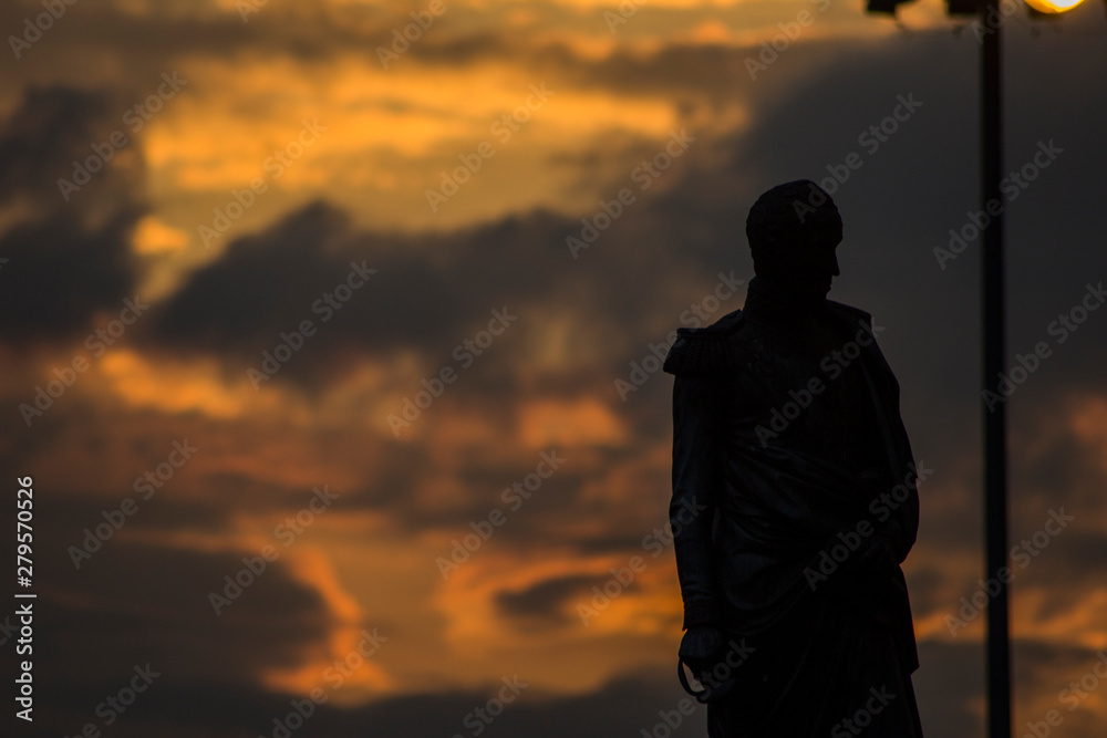 Fototapeta premium Atardecer en la ciudad
