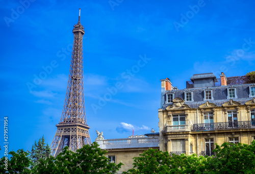 Fototapeta Naklejka Na Ścianę i Meble -  A view of the Eiffel Tower from the streets of Paris, France.