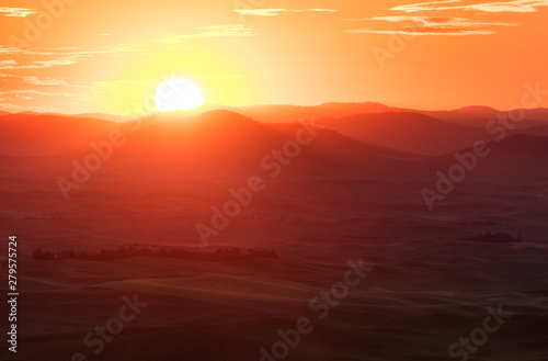 Sun rising over the rolling hills and farm land in palouse, washington © Patricia Thomas 