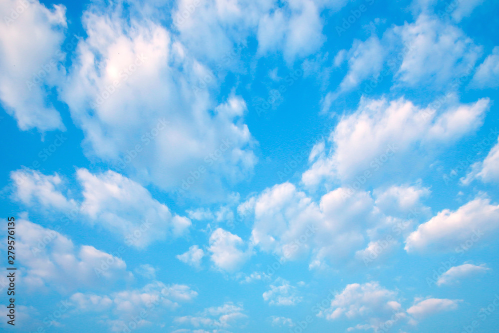 Obraz premium blue sky clouds background