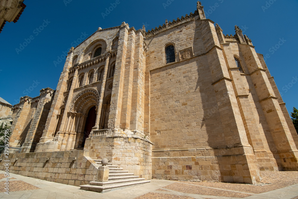 The Cathedral of Zamora, dedicated to the Savior, is part of the so-called Romanesque del Duero. Rear facade, in front of the episcopal palace