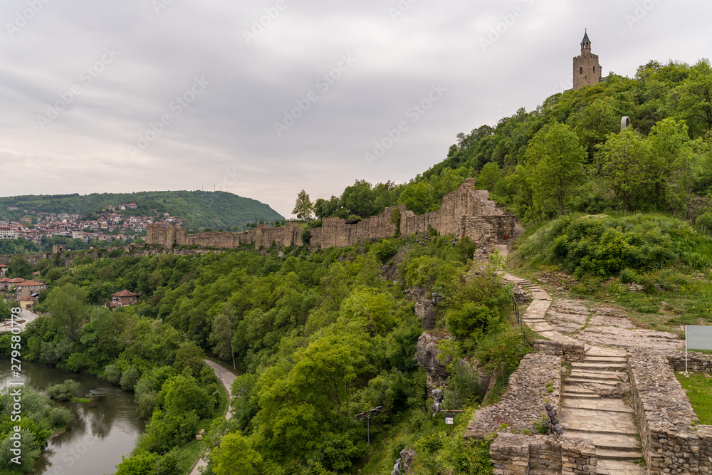 Obraz premium Towers and walls of Tsarevets Fortress ain Veliko Tarnovo, Bulgaria