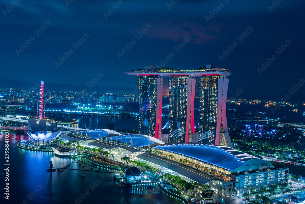 Fototapeta premium Singapore cityscape at night