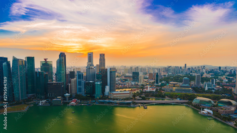 Fototapeta premium Singapore skyline building sunset with colourful sky