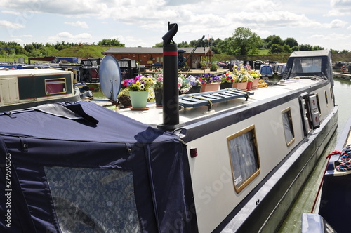 Foto narrowboat in UK marina