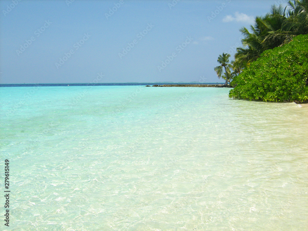 Fototapeta premium Tropical beach in Biyadhoo island, Maldives