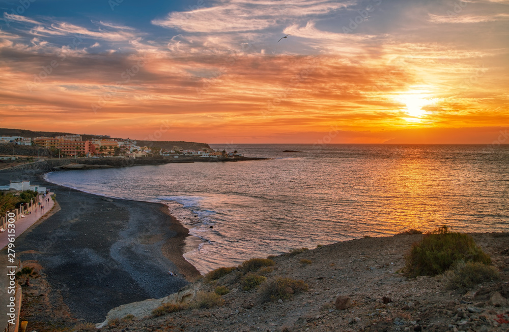 Fototapeta premium rocks and sea in sunset time