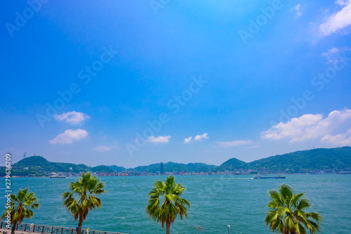 初夏の下関から眺める関門海峡