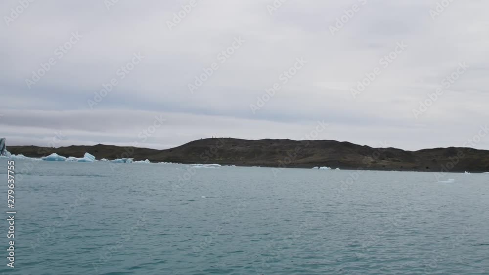 Icebergs on Jokulsarlon lake, Iceland Icebergs on Jokulsarlon lake, Iceland