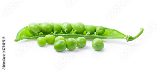 Green peas isolated on white background. full depth of field