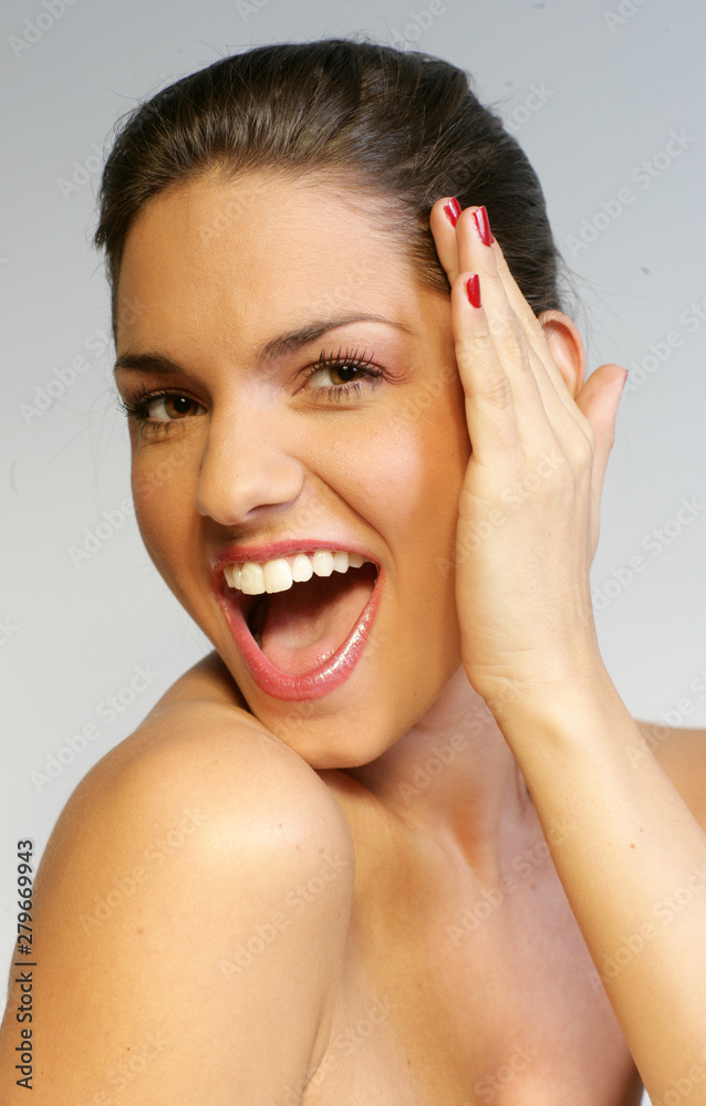 Portrait beauté d'une jolie femme brune Portrait beauté d'une jolie femme brune