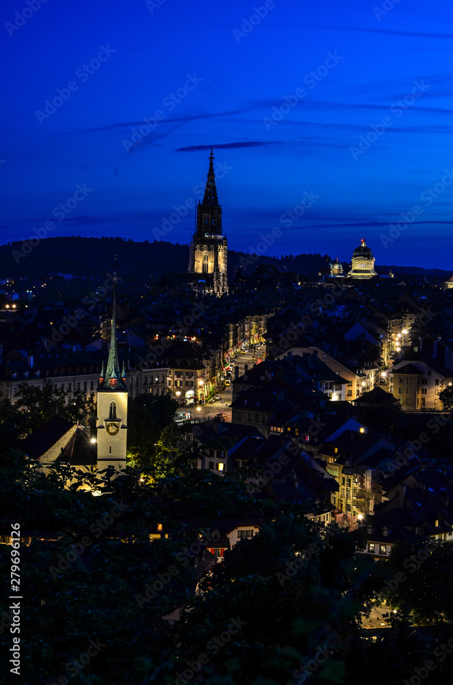 Bern bei Nacht. Altstadt.