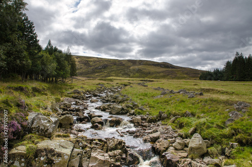 Pittoresker Bach am Loch Muick, Cairngorms National Park photo