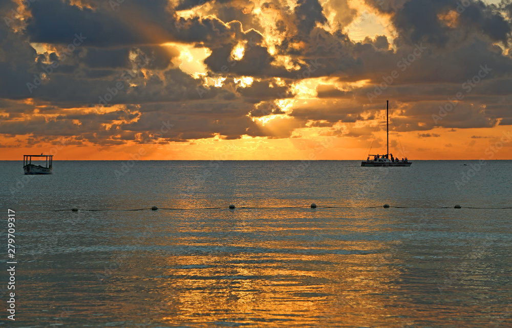 Cruise at sunset - Jamaica