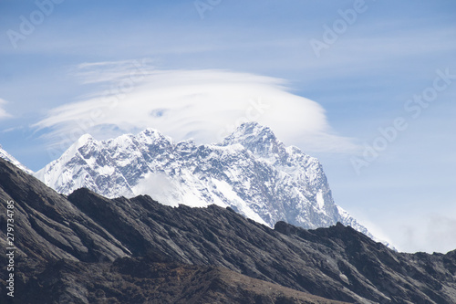 Scenic view of Mount Everest 8,848 m and Lhotse 8,516 m at gokyo ri mountain peak near gokyo lake during everest base camp trekking nepal © MemoryMan