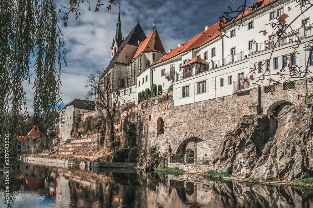 Fototapeta premium Beautiful view to castle and river Vltava in Cesky Krumlov