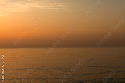夕日が沈んだ海