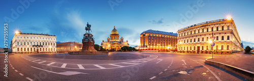 Foto Panorama of Saint Petersburg night city skyline at Saint Isaac Cathedral, Russia