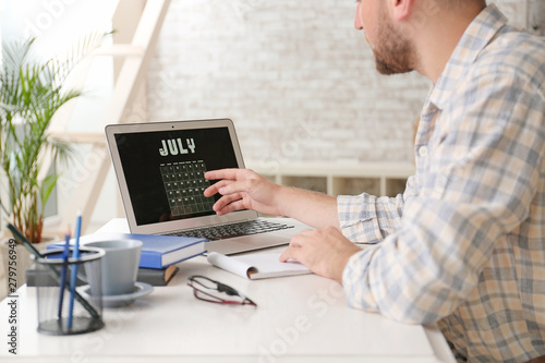 Man using calendar on lapto...