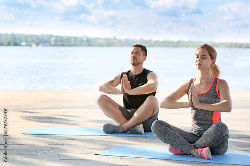 Sporty couple in love medit...
