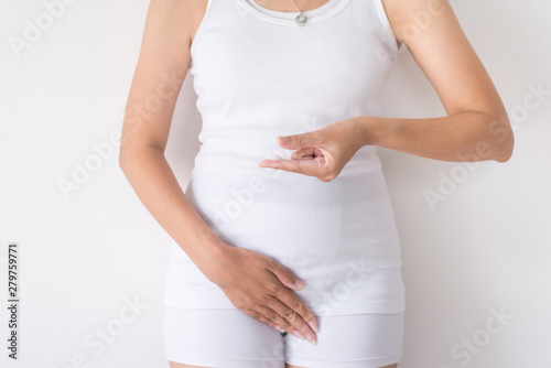 Women hands with leucorrhoea and pain in abdomen or discharge with foul smell