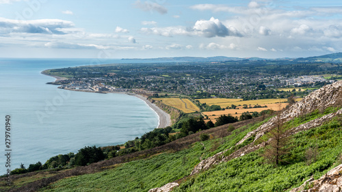 Canvas-taulu Summer coastal landscape as seen from the Bray Head Cliff Walk offering stunning views over the Irish Sea and the lovely countryside in Ireland on a sunny day