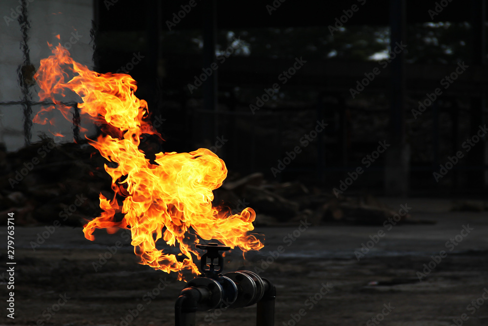 Obraz premium Fire the oil pipeline leak and explose.Crude oil transport with pipe leak and explose.
