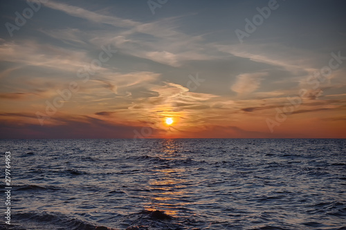 Zachód słońca nad Bałtykiem, plaża Sarbinowo, Polska © bilbopl