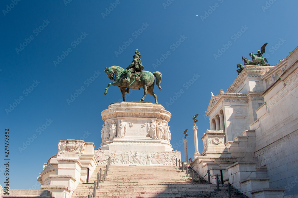 Rom - An der Piazza Venezia befindet sich das italienische Nationaldenkmal Vittorio Emanuele II mit dem Grab des unbekannten Soldaten.