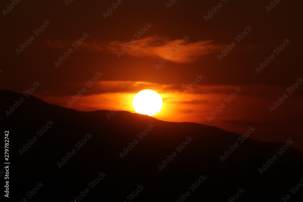 山に沈む太陽2 山に沈む太陽2