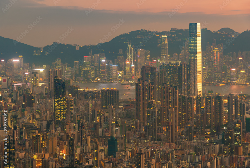Εκτύπωση καμβά Aerial view of Hong Kong city at dusk