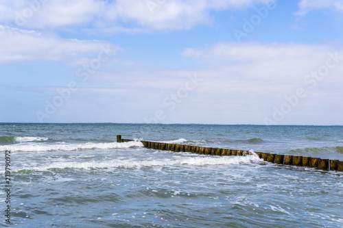 Wellenbrecher in der Ostsee