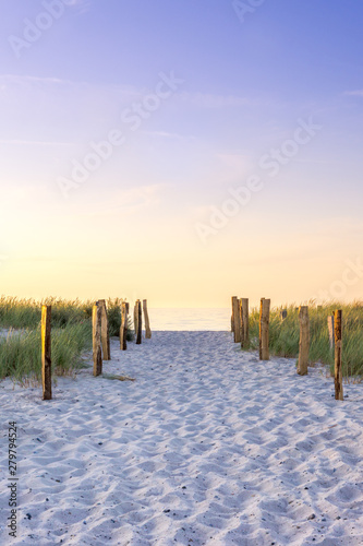 Sonnenuntergang Weg zum Meer, Ostssee