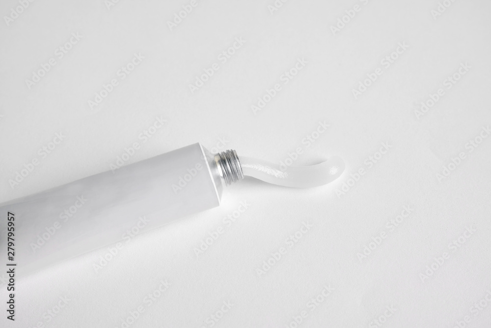 Foto チューブ入りの軟膏